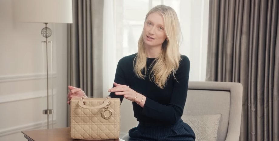 Элизабет Дебики, сумка диор, сериал корона, звезда сериала корона, актриса дебики