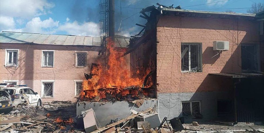 Удар ЗС РФ по райвідділку поліції у Прилуках