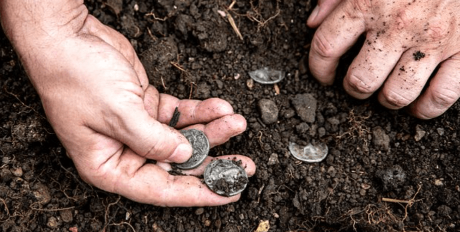 Металошукач допоміг британцю знайти ритуальні монети племені дуротригів