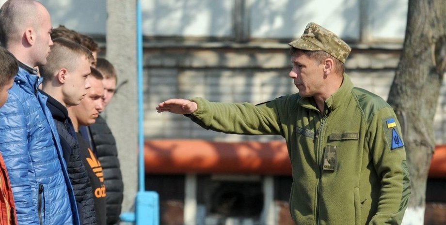 призов, військкомати, повістки в одесі, в одесі роздають повістки, садять до автобусів одеса