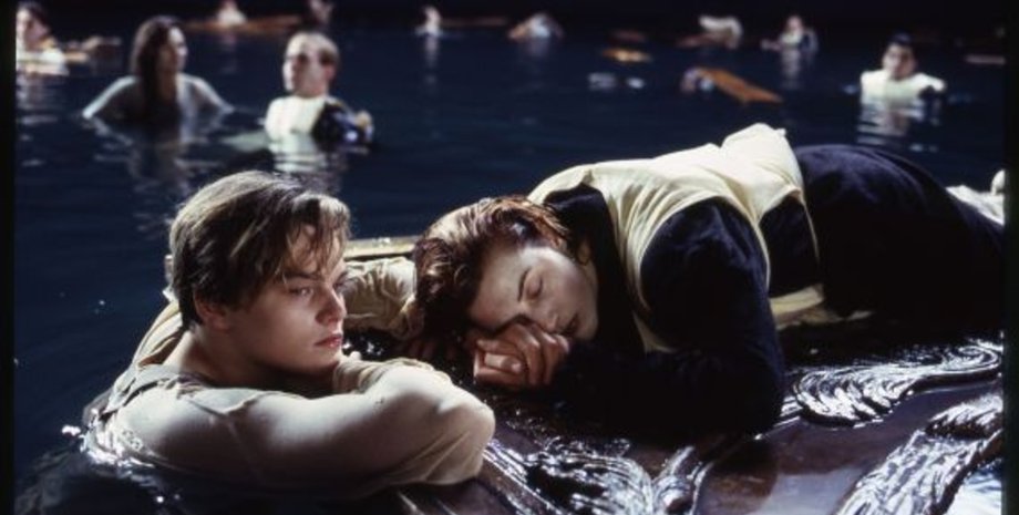 Фильм Титаник, Джек и Роза, Кейт Уинсет, Леонардо Ди Каприо, часть Титаника, аукцион, реквизит из фильмов, кнут Индианы Джонса