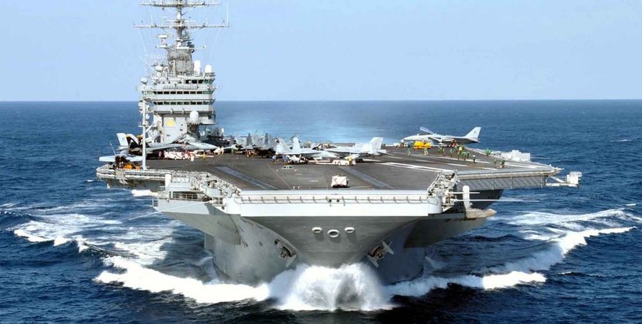 авіаносець США Dwight D. Eisenhower