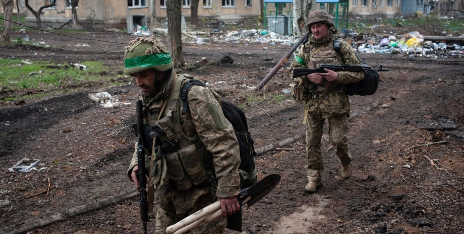 украинские военные, разрушенные дома, ВСУ, бойцы ВСУ, контрнаступление ВСУ