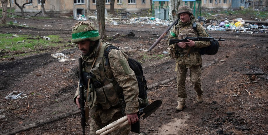 украинские военные, разрушенные дома, ВСУ, бойцы ВСУ, контрнаступление ВСУ