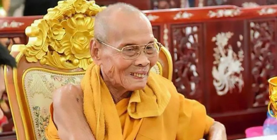 Буддийский монах, похороны, перезахоронение, эксгумация монаха, улыбка монаха после смерти, тело не разложилось,