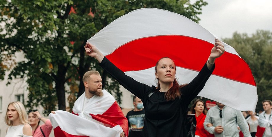 белорусы, протесты в беларуси, белорусы пожертвовали на байрактар, сбор средств на байрактар беларусь