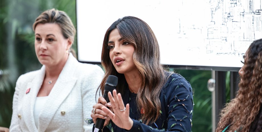 Приянка Чопра, Приянка Чопра стиль, Приянка Чопра викторияс сикрет, черное мини-платье, панель дискуссии