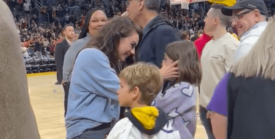 мила кунис, дети милы кунис, мила кунис эштон кутчер, баскетбольная игра, дочь милы кунис вайятт, сын милы кунис