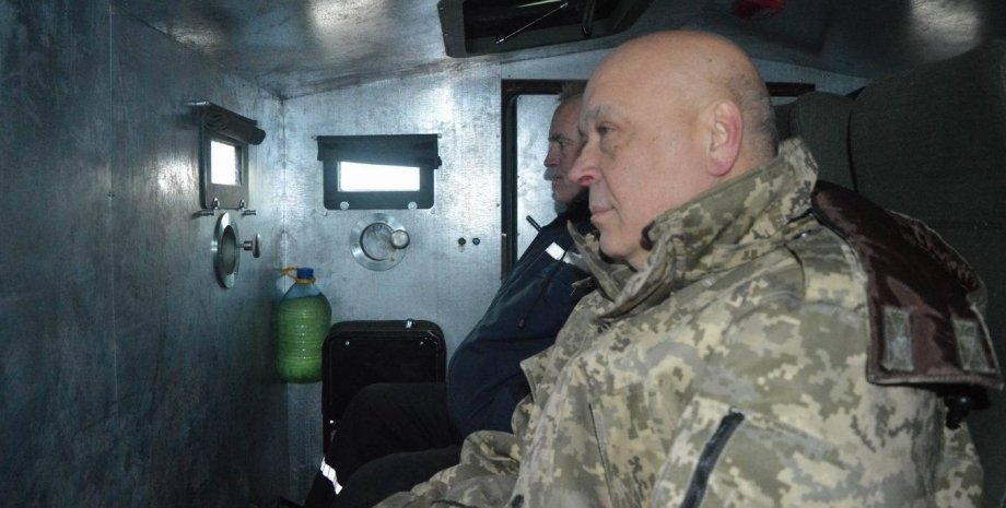 Геннадий Москаль в бронеавтомобиле / Фото: Facebook Луганской ОГА