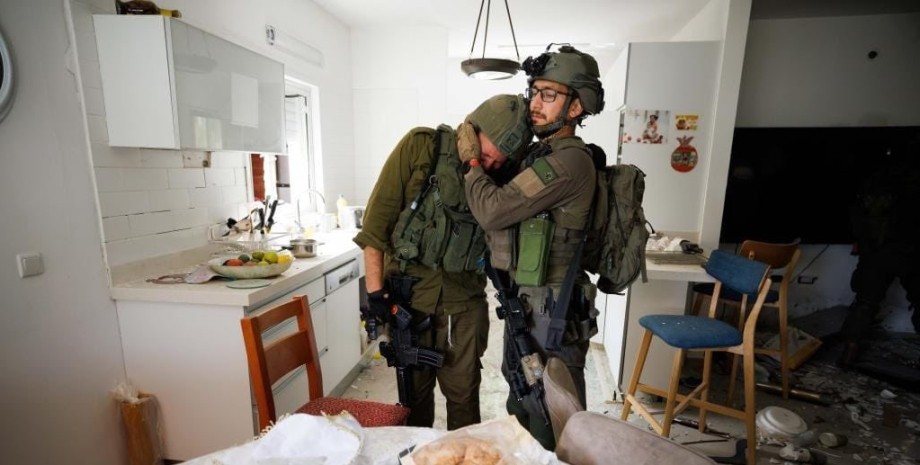 Ізраїльські солдати в будинку, де орудували бойовики ХАМАС