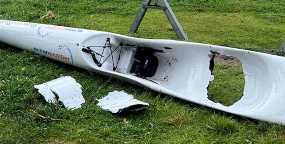 Место столкновения каяка и акулы