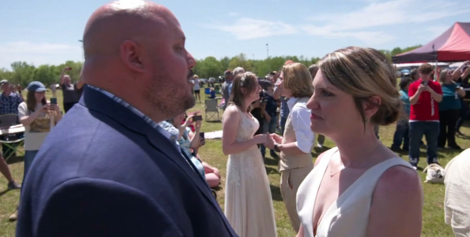 Затмение Солнца в США, бракосочетание во время полного затмения Солнца, брак, влюбленные, свадебная церемония, курьезы, фото