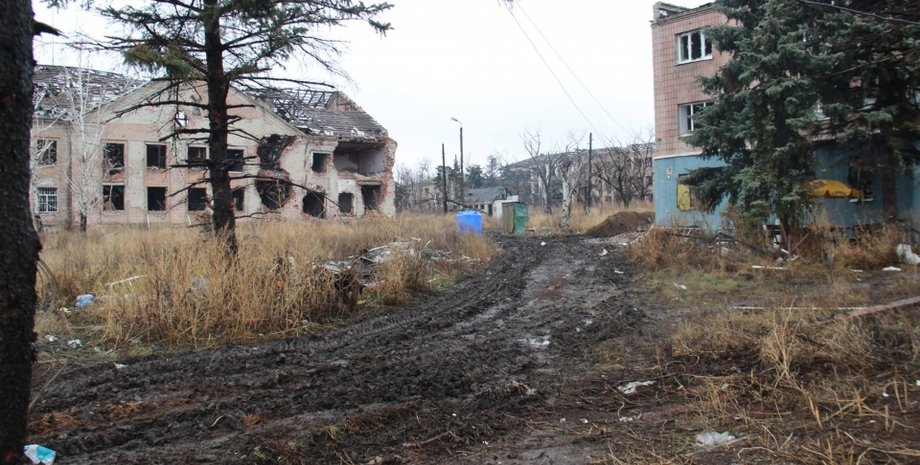 Пески после года обстрела террористами / Фото: штаб АТО