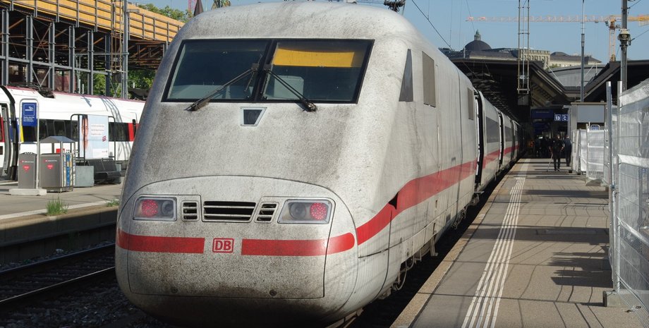 Поїзд Deutsche Bahn у Німеччині