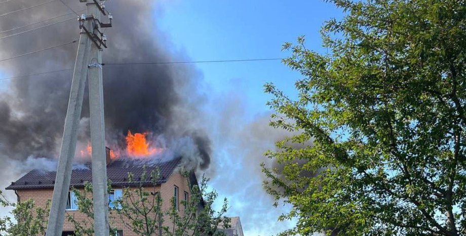 Partager : Des missiles et drones russes ciblent les sous-stations qui alimenten...