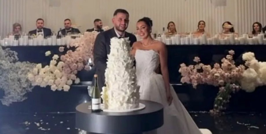 Во время роскошной свадьбы вспыхнул пожар, который не заметили ни гости, ни молодожены