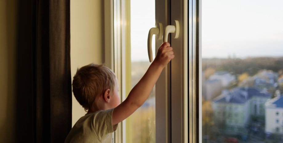 Мальчик, ребенок, окно, мальчик выпал из окна