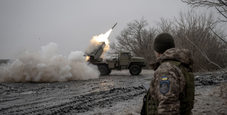 военная помощь Украине, передача боеприпасов Украине, срыв поставок снарядов Украине, поставки ЕС, помощь США