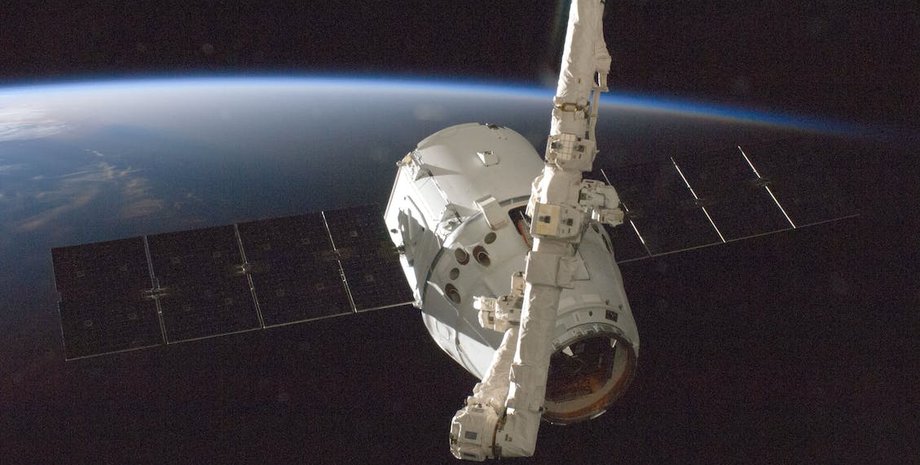 Космический спутник