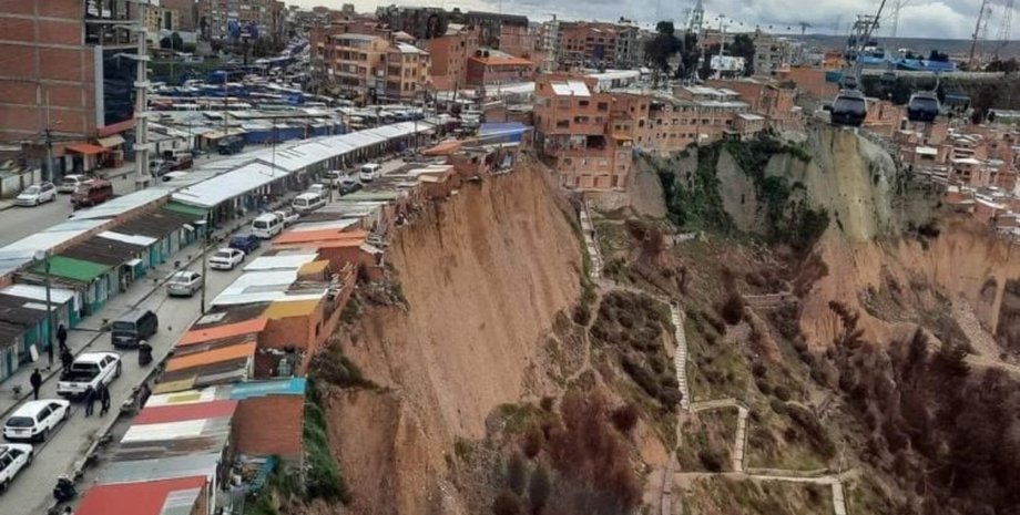Дома на краю обрыва, Боливия, крутой обрыв, сила разрушения, местные жители не хотят переезжать, участок земли, угроза оползня, сильные дожди