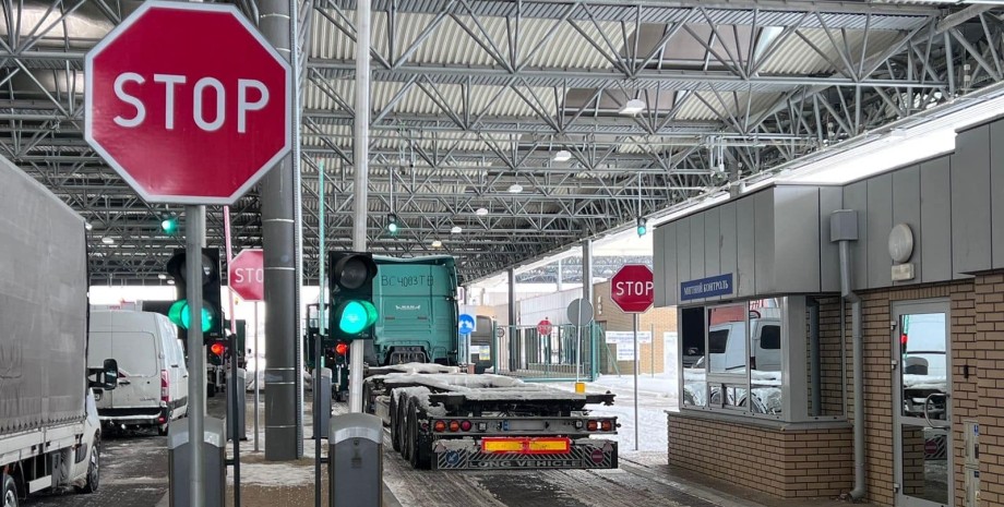 Граница граница, мужчины, война РФ против Украины, пересечение границы, выезд за границу