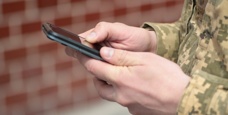 Военный с телефоном Военный, телефон, Армия+, приложение, фото