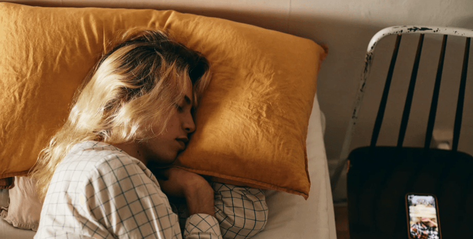 Сон Сон на кровати