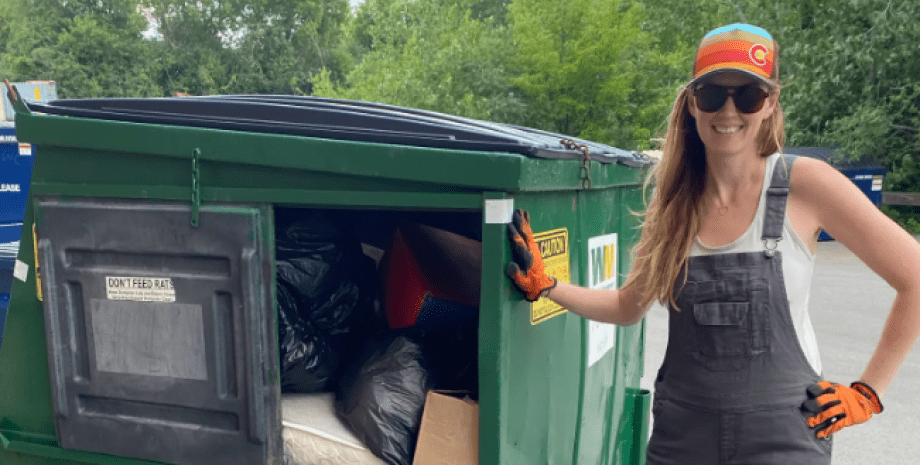 Как зарабатывать деньги на мусоре, как продавать мусор, пара познакомилась возле мусорного контейнера