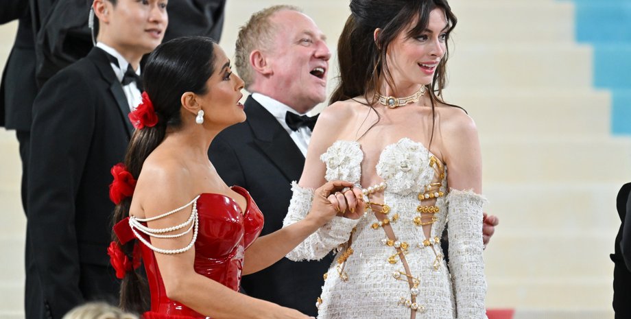 Сальма Хайек и Энн Хэтэуэй, день рождения Энн Хэтэуэй, поздравления с днем рождения, муж и дети Энн Хэтэуэй