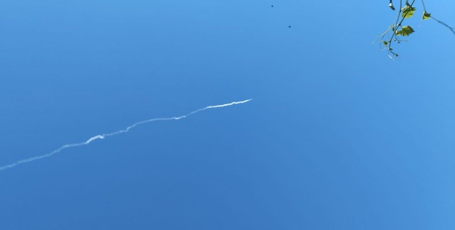 ПВО Мелитополь, взрывы Мелитополь, следы ПВО Мелитополь, небо Мелитополь, отработала ПВО Мелитополь