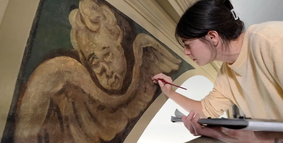 На стінах старої церкви в США знайдено зображення з таємничими ангелами, цим малюнкам сотні років