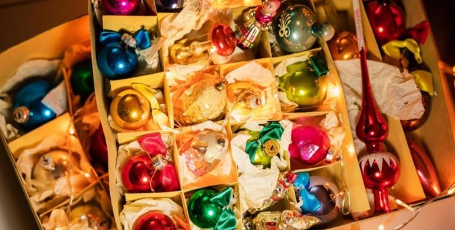 Де зберігати новорічні іграшки та ялинку, цікаві ідеї, декор на Різдво та Новий рік 2025, порядок вдома