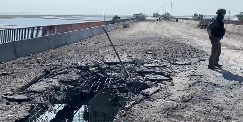 Наслідки удару по мосту в Чонгарі