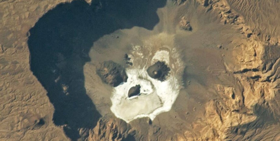 Череп в пустыне Сахара, который виден из космоса