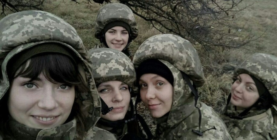 скільки жінок в армії