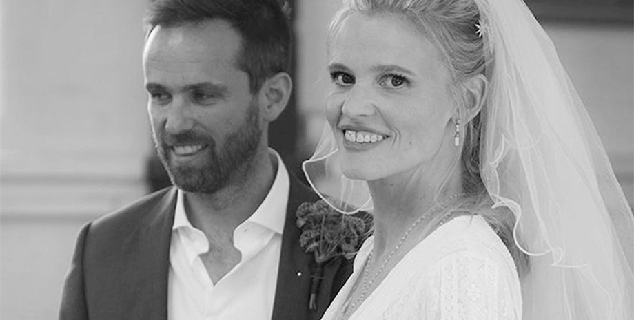 Лара Стоун вышла замуж за Дэвида Гривсона