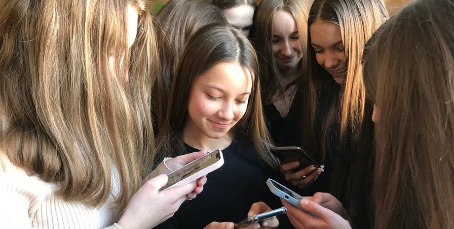 телефоны в школах