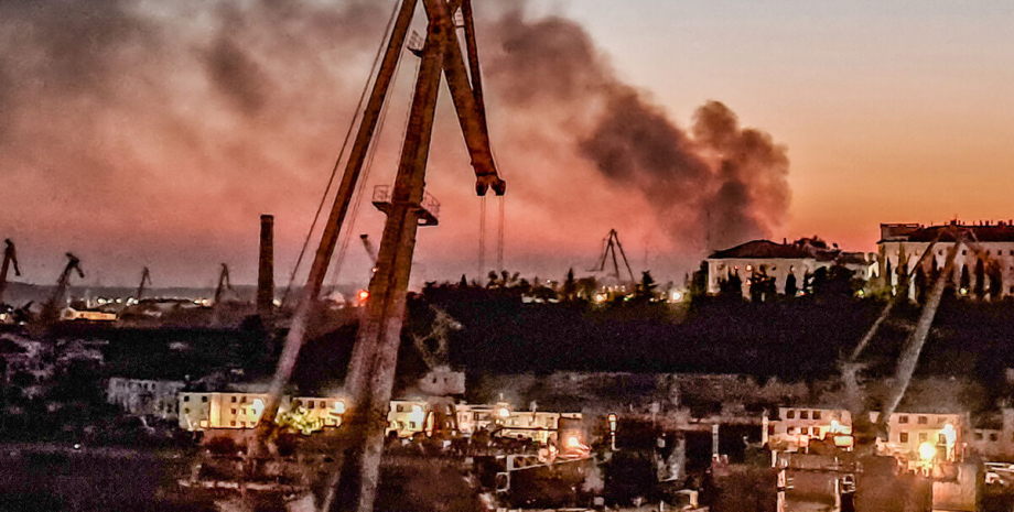 атака по севастополю удары по крыму, удары по черноморскому флоту в крыму, минск и ростов на дону, как атаковали крым, чем били по флоту рф