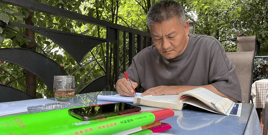 Миллионер сдает 27 раз экзамен, миллионер, экзамен, тест, учеба, вступительный экзамен, 27 раз сдавал экзамен, университет