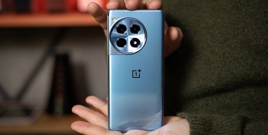 Смартфон с быстрой зарядкой