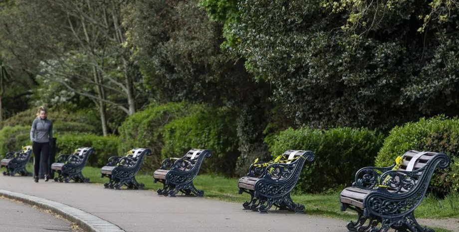 Китайські шпигуни прослуховують лавки у парках Великої Британії