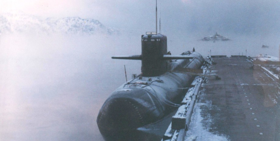 Les sous-marins avec des missiles balistiques, les sous-marins de choc et de rec...