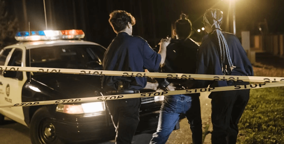 Полиция, сотрудники полиции, копы, арест, полицейская машина, улица, лента,