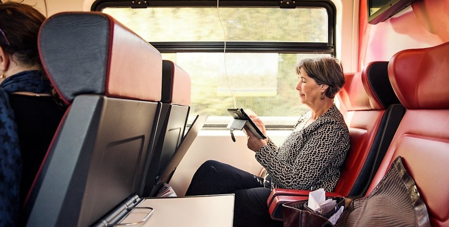 Жінка не поступилась місцем пенсіонерці в потязі й мала рацію, подробиці скандалу, подорожі, мандрівки