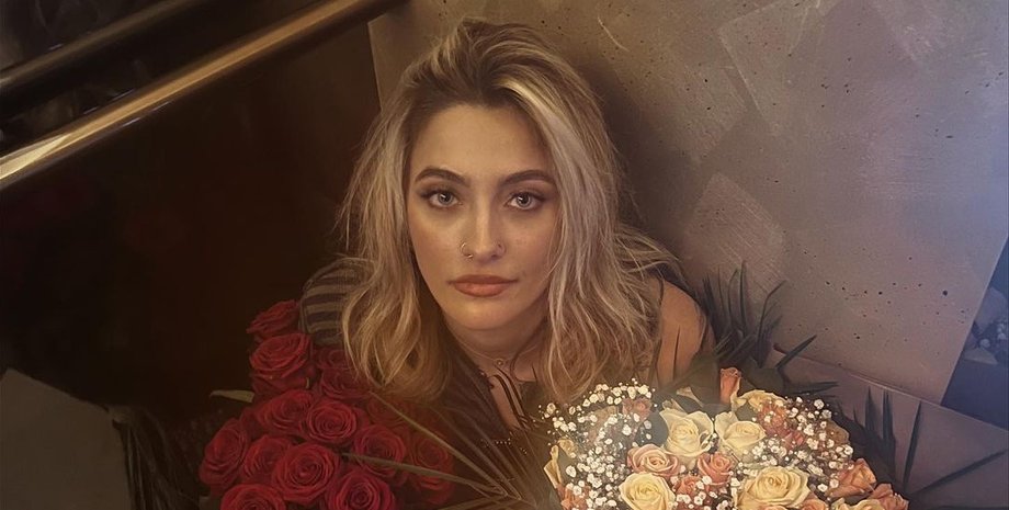 Пэрис Джексон вышла в свет