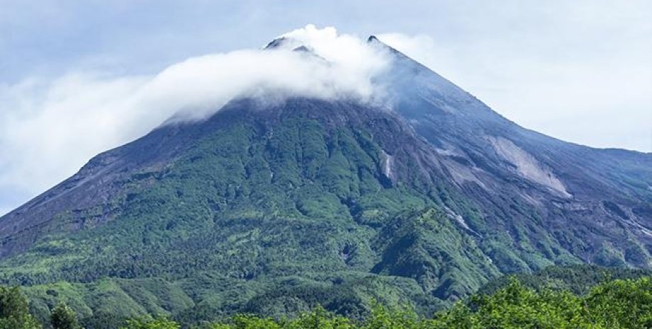 Вулкан Агунг / Фото: wikipedia.org