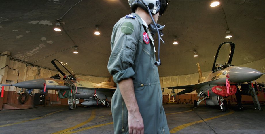 F-16, військова база, винищувачі, літак F-16, F-16 Україна, F-16 США