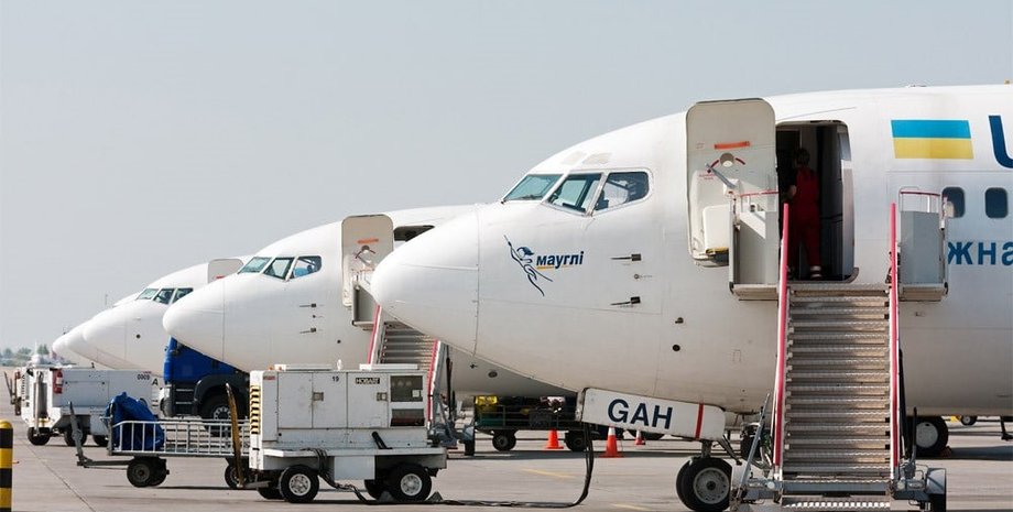 аэропорт "Черновцы", аэропорты Украины, тмена авиарейсов, бронирование авиабилетов,  купить билет на самолет