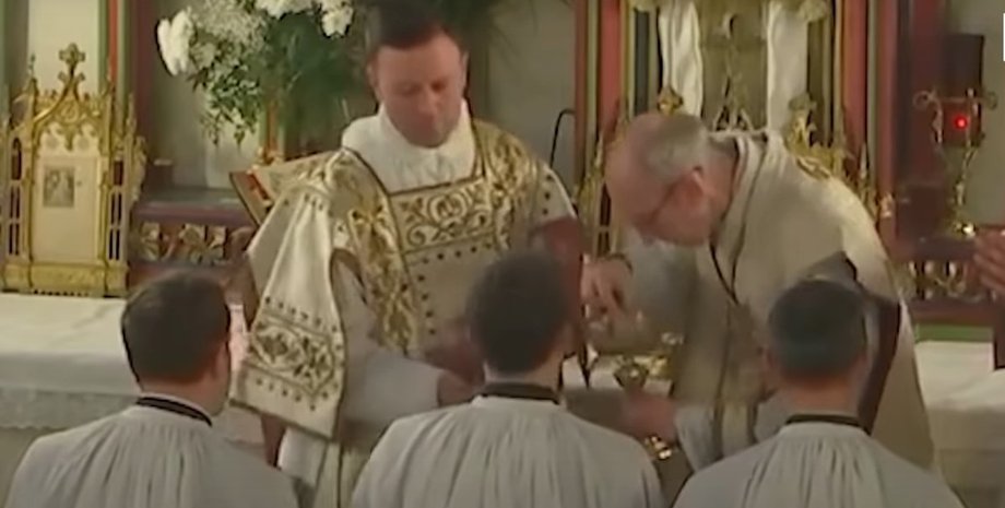 Франция, Париж, священники, масочный режим,