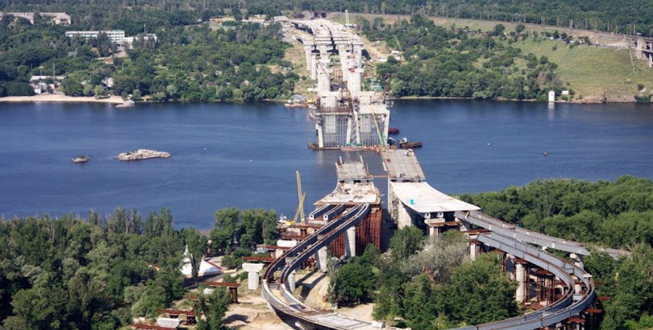 Недостоенный мост в Запорожье / Фото: profidom.com.ua